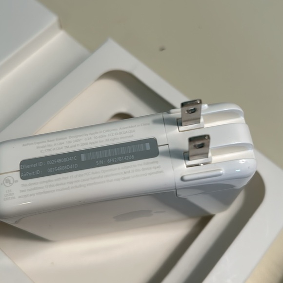 AirPort Express 1st Genertion GUC - Picture 6 of 6